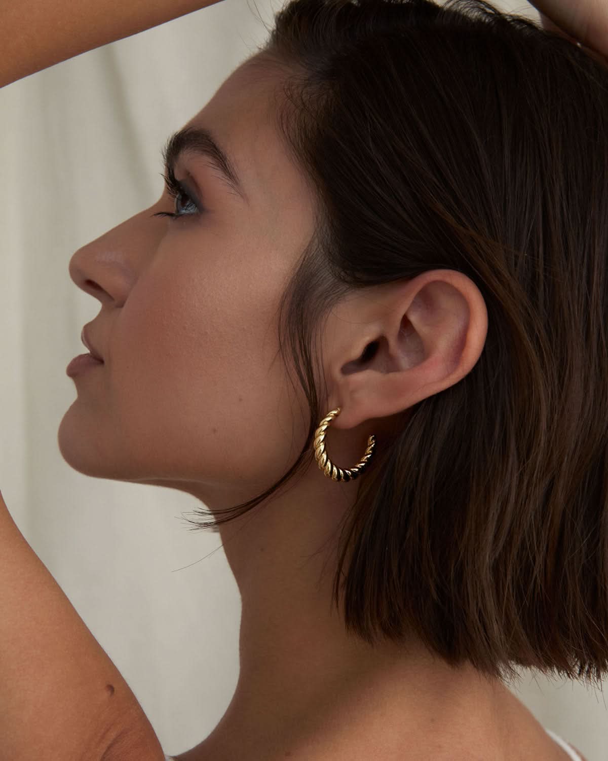 BRYAN ANTHONYS ENTWINED TWISTED HOOP EARRINGS ON MODEL