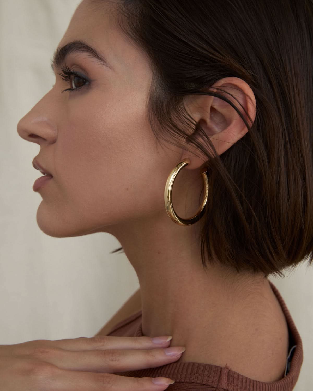 BRYAN ANTHONYS UNSTOPPABLE MAXI HOOP EARRINGS ON MODEL