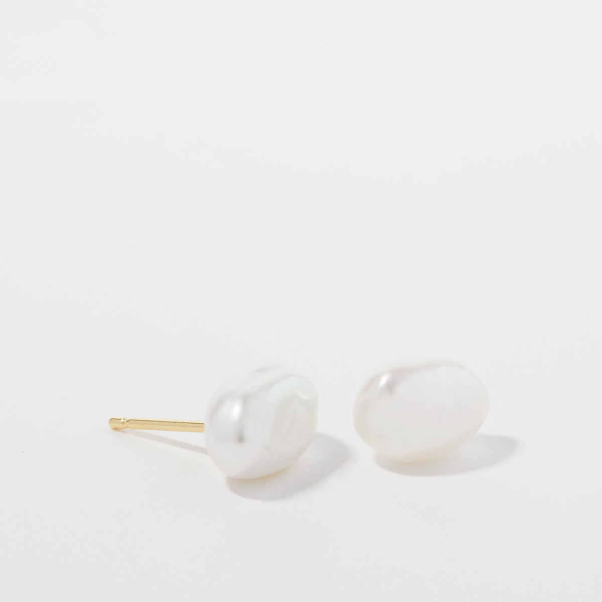  Bryan Anthonys Grit Bold Stud Earrings Macro