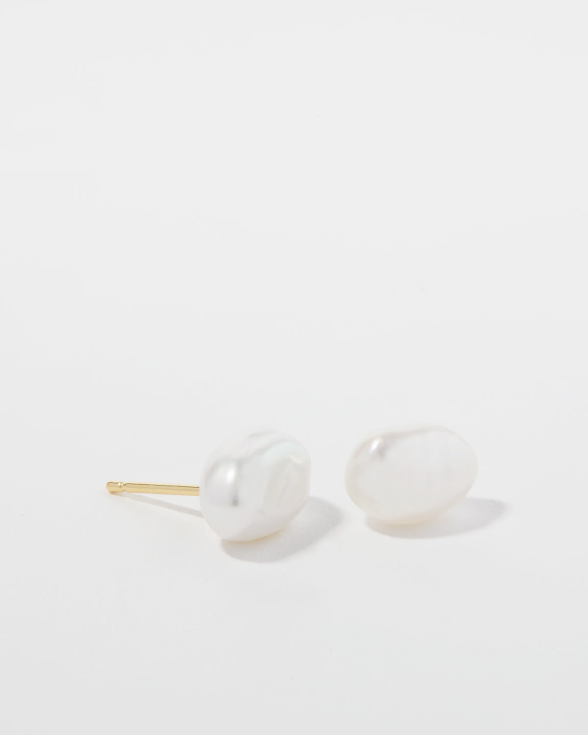  Bryan Anthonys Grit Bold Stud Earrings Macro